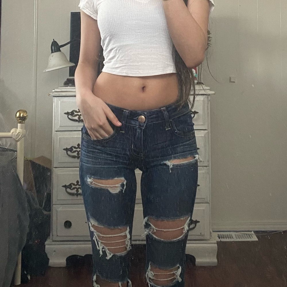 AMERICAN EAGLE RIPPED SKINNY JEAN SIZE US 2 SHORT JEAN